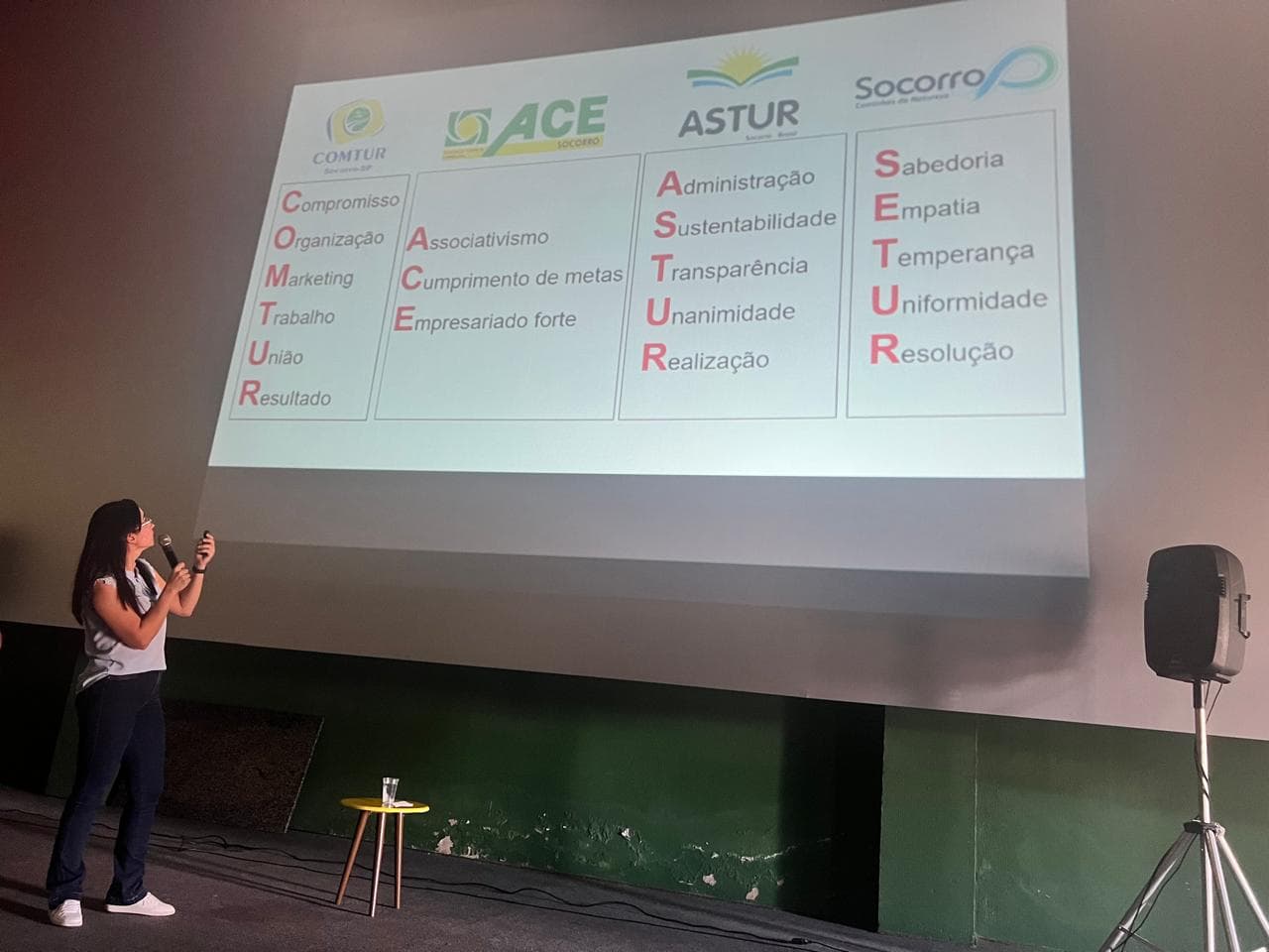 Jaqueline Franco apresenta case do COMTUR de Socorro na Feira de Turismo e Região de Franca