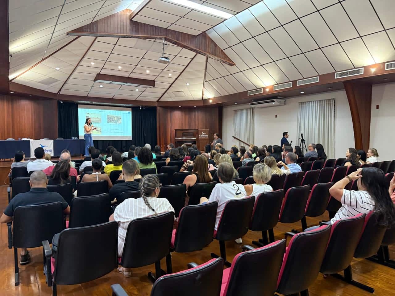 Jaqueline Franco palestra no 1º Master Class “Turismo em Constante Evolução”, em Batatais