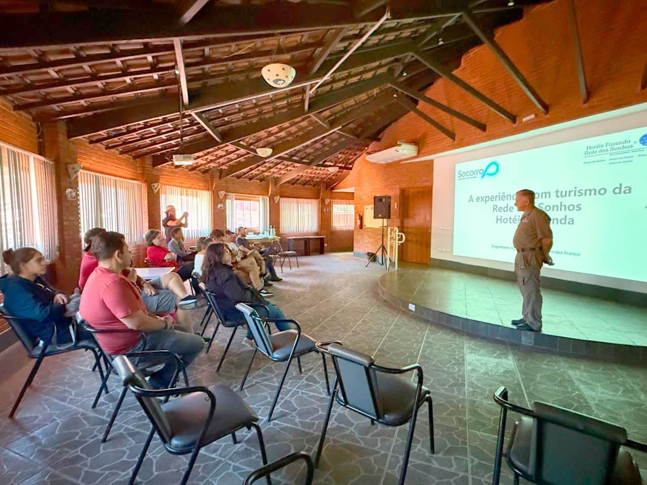 Curso de Guia de Turismo da Etec Dr. Carolino da Mota e Silva, de Espírito Santo do Pinhal, SP realiza visita técnica no Parque dos Sonhos.