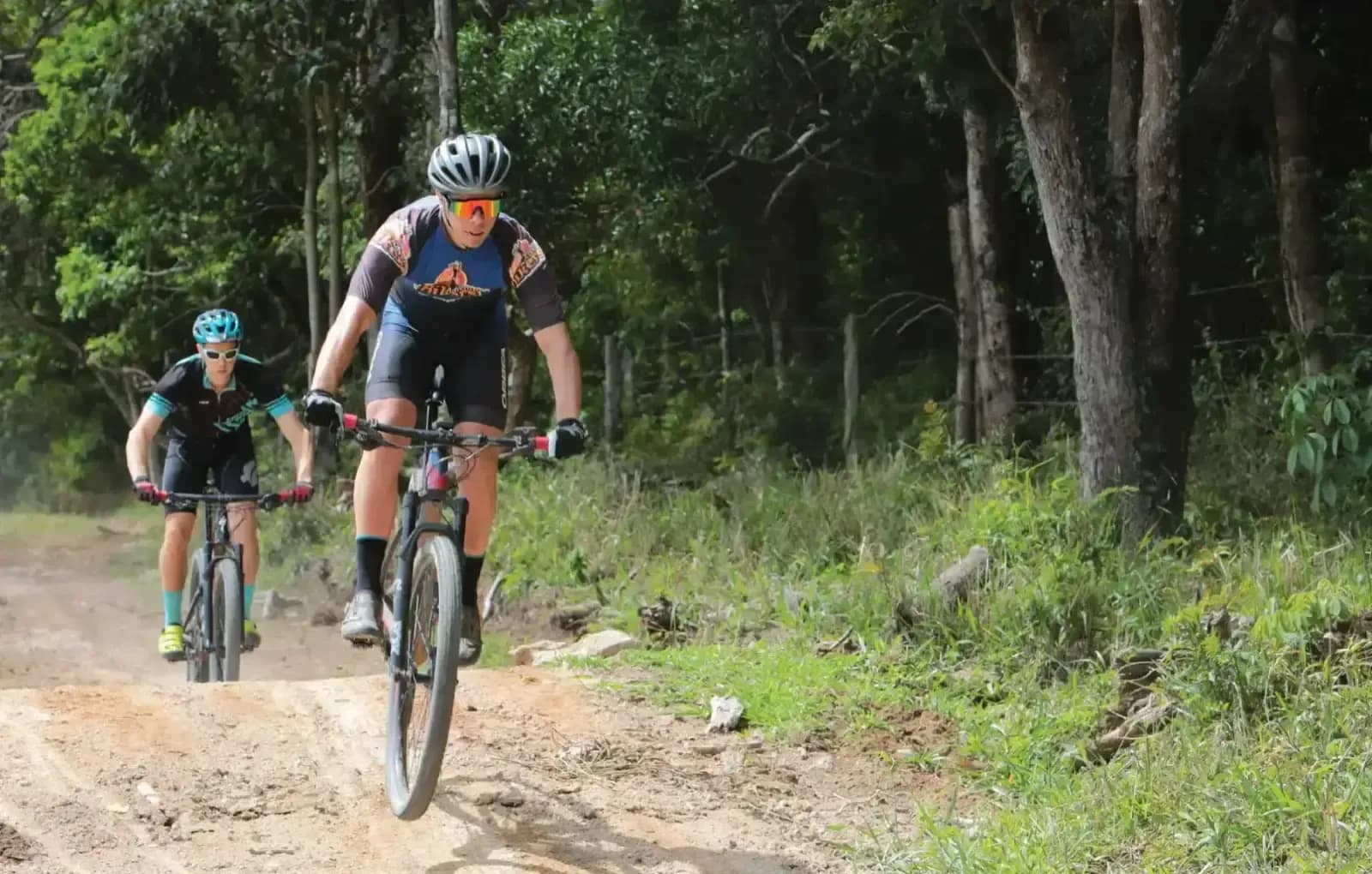 Ciclistas no bike park do Colina dos Sonhos