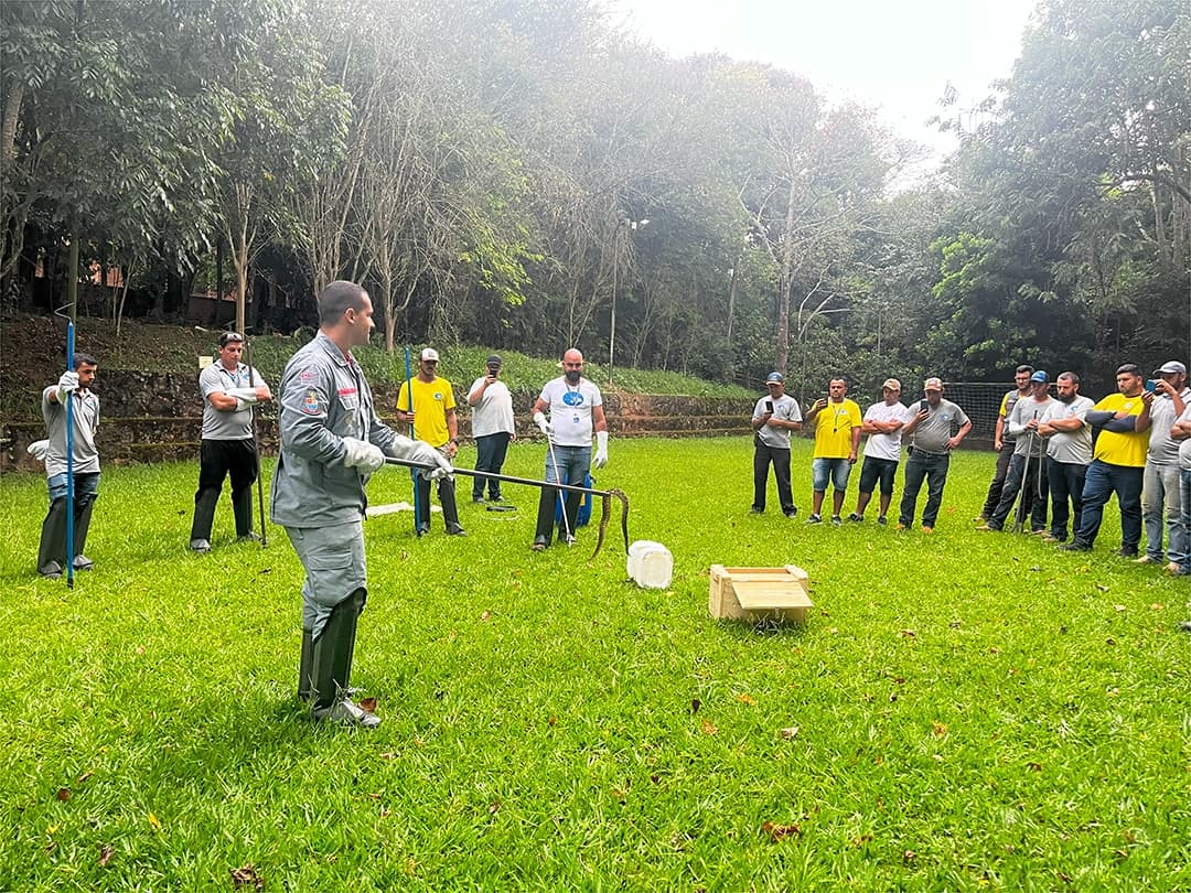 Rede dos Sonhos recebe Palestra de Capacitação para Manejo de Animais Peçonhentos pelo Corpo de Bombeiros da cidade de Socorro