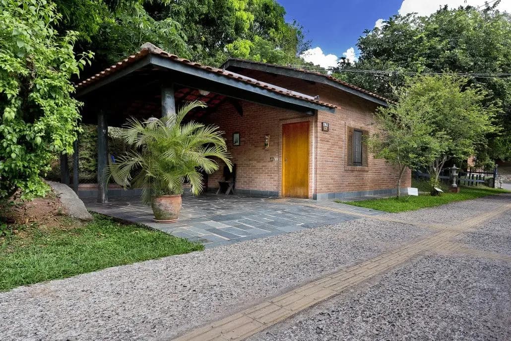 Chalé acessível com piso tátil no Campo dos Sonhos